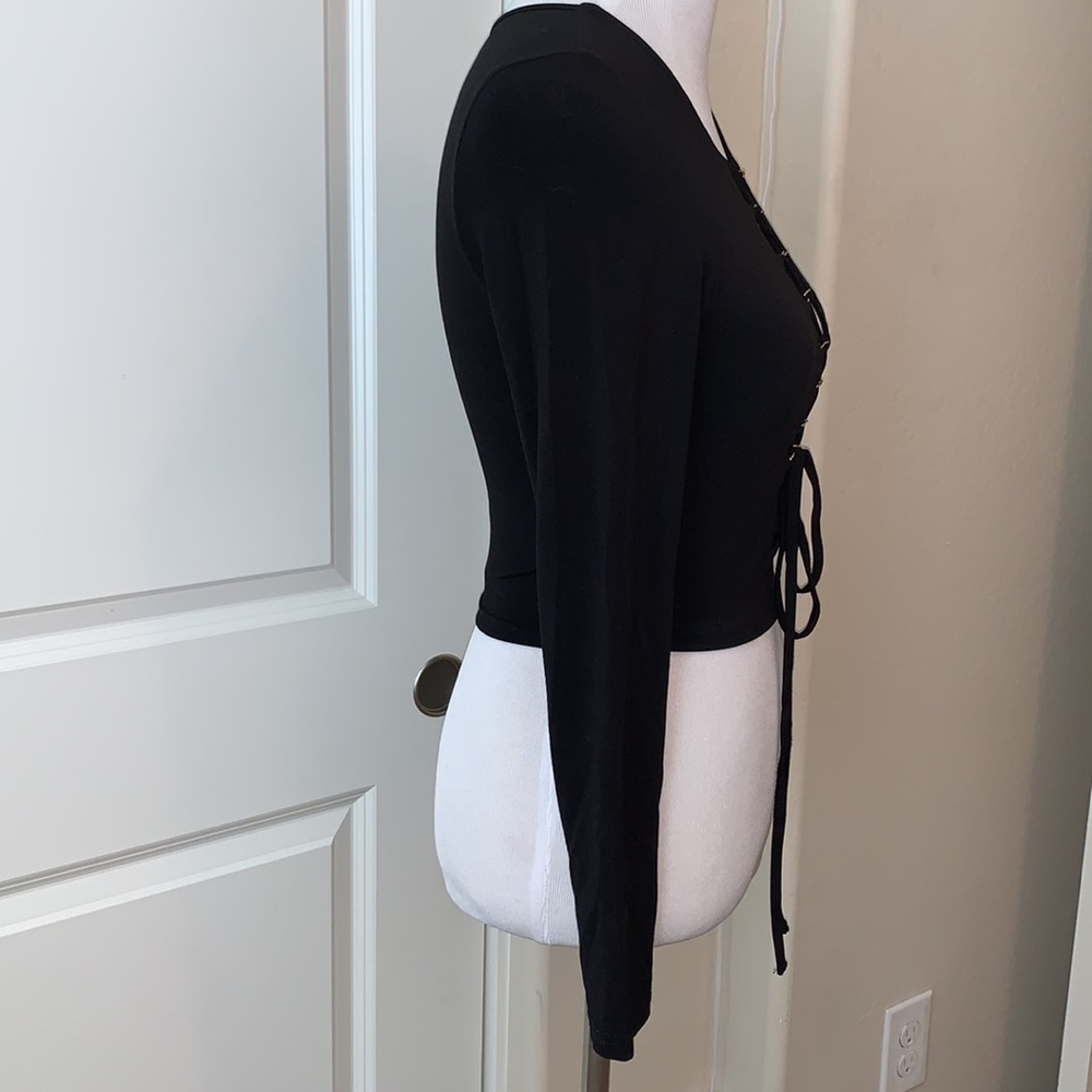 FOREVER 21 BRAND NEW SIZE SMALL BEAUTIFUL LONG SLEEVE CROP TOP - Picture 6 of 10